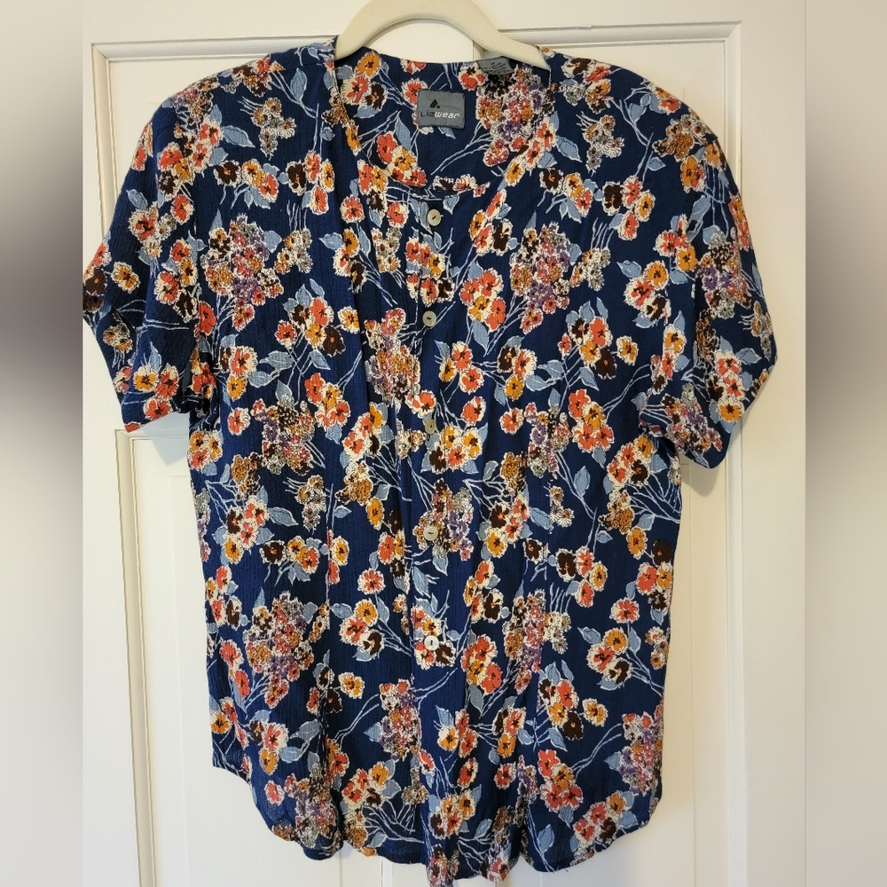 LizWear Floral Navy Women's Top Size Medium EUC